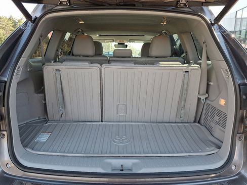 Used 2019 Toyota Highlander XLE image 28