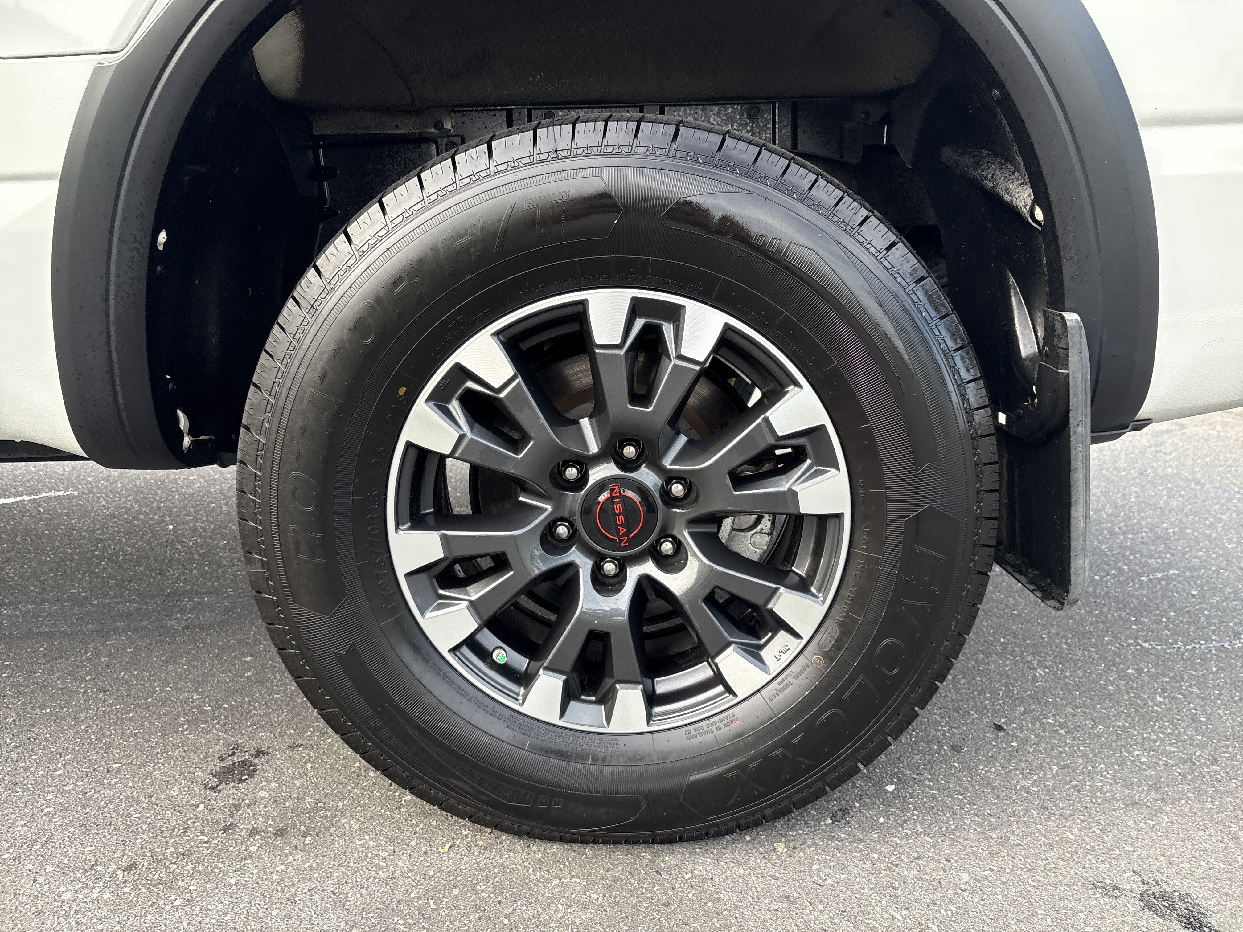 Used 2023 Nissan Titan PRO-4X w/ Pro-4x Convenience Package AWD/4WD image 14
