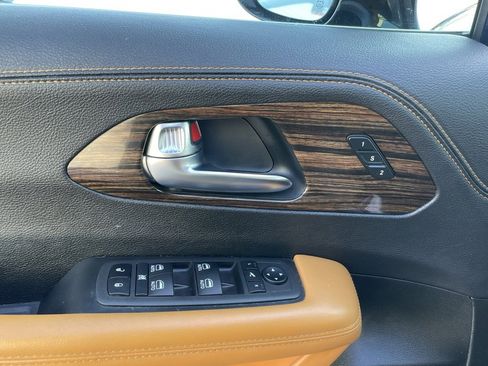 Used 2023 Chrysler Pacifica Pinnacle image 11