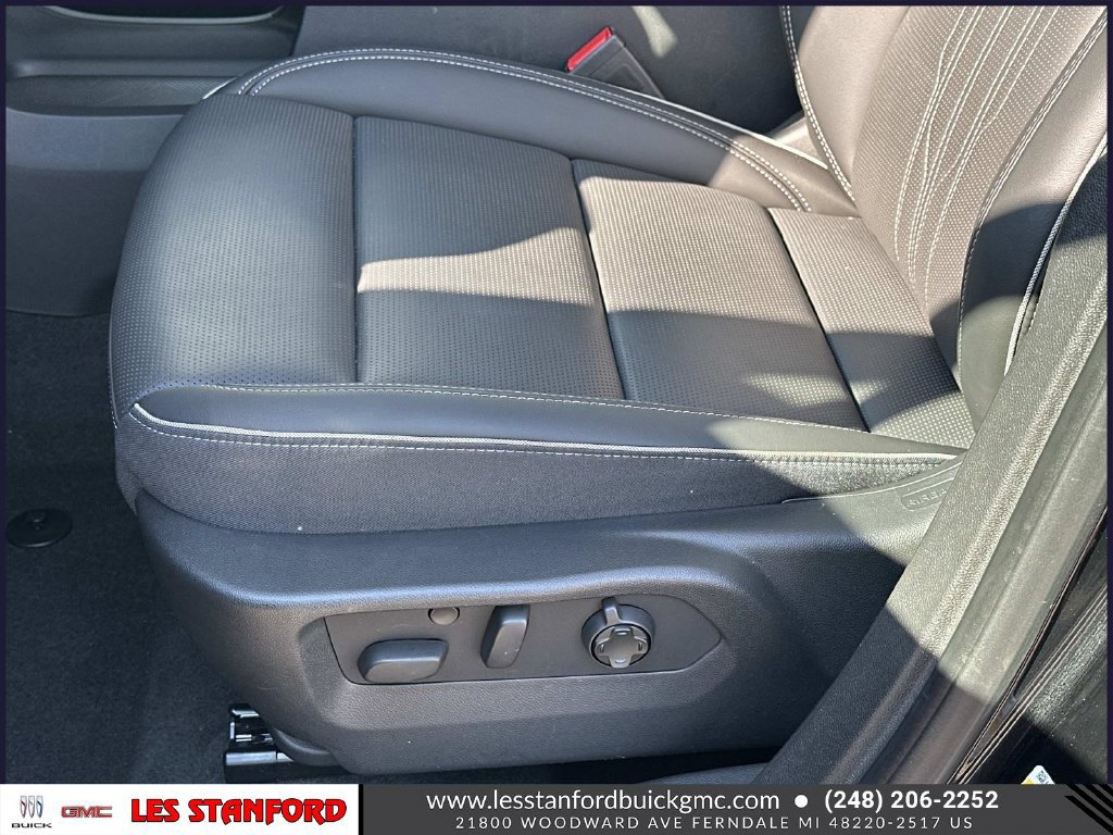 Used 2025 Buick Envision Avenir AWD/4WD image 18