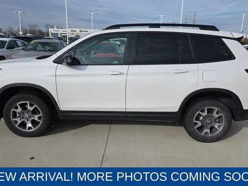 Used 2023 Honda Passport TrailSport image 2