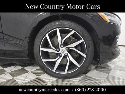 Used 2019 Volvo S60 T6 Momentum w/ Premium Package AWD/4WD image 2