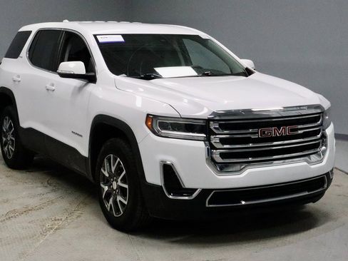 Used 2023 GMC Acadia SLE image 1