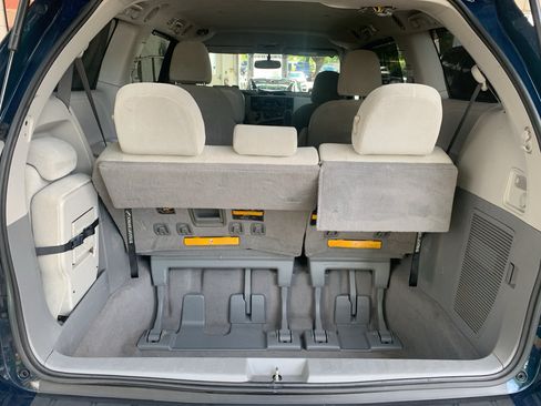 Used 2011 Toyota Sienna LE FWD image 8