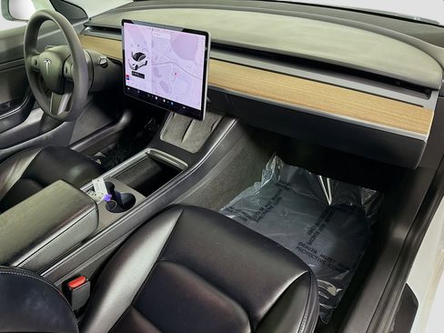Used 2021 Tesla Model 3 Standard Range Plus image 29