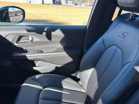 New 2026 Chrysler Pacifica Select image 24