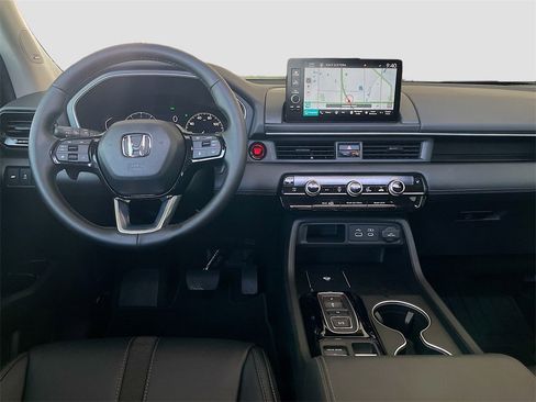 Used 2024 Honda Pilot Touring image 23