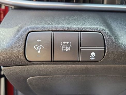 Used 2025 Hyundai Elantra Blue image 16