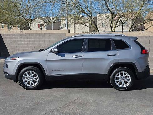 Used 2018 Jeep Cherokee Latitude w/ Cold Weather Group image 6