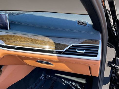 Used 2019 BMW 740i w/ M Sport Package image 24