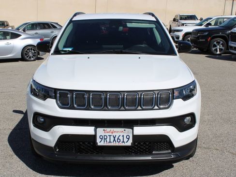 Used 2022 Jeep Compass Latitude image 2