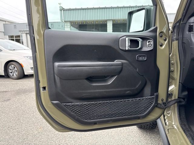 Used 2026 Jeep Wrangler Unlimited Rubicon AWD/4WD image 15