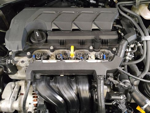 Used 2025 Hyundai Venue SEL FWD image 30