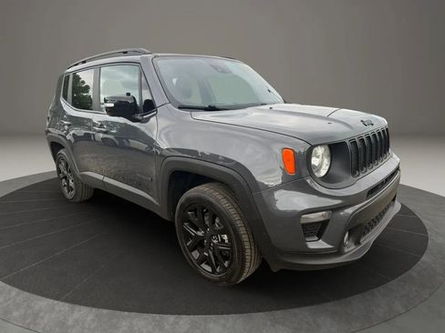 Used 2022 Jeep Renegade Altitude w/ Convenience Group AWD/4WD image 3