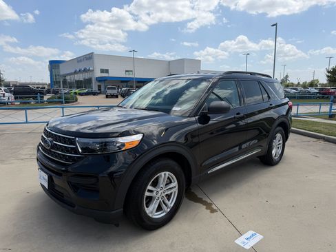Used 2023 Ford Explorer XLT RWD image 4
