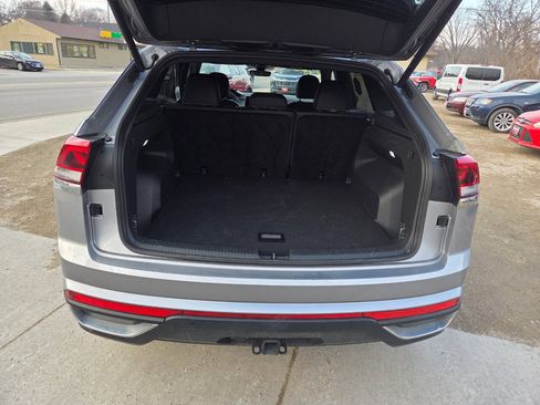 Used 2025 Volkswagen Atlas Cross Sport SE FWD image 14