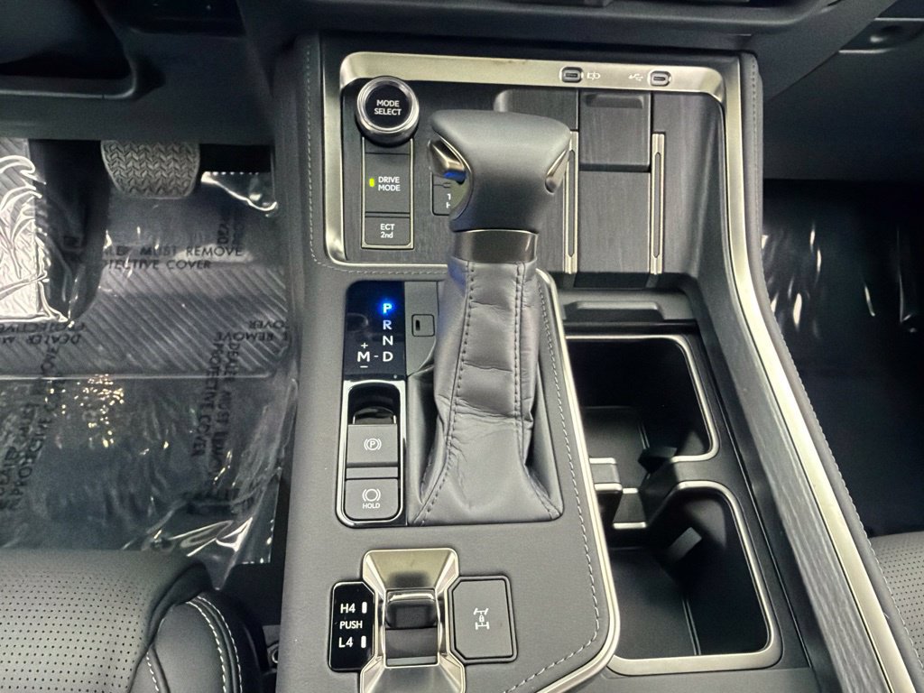 Used 2026 Lexus GX 550 w/ Cold Area Package AWD/4WD image 28