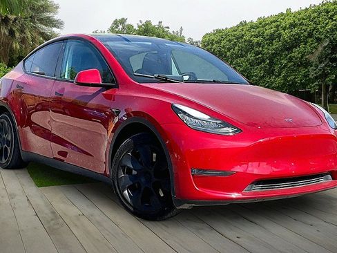 Used 2020 Tesla Model Y Long Range image 10