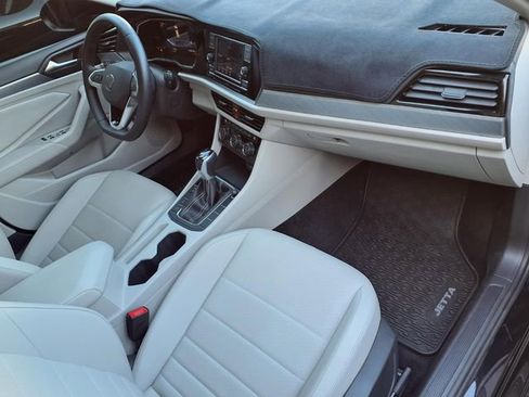 Used 2023 Volkswagen Jetta SE w/ Panoramic Sunroof Package FWD image 27