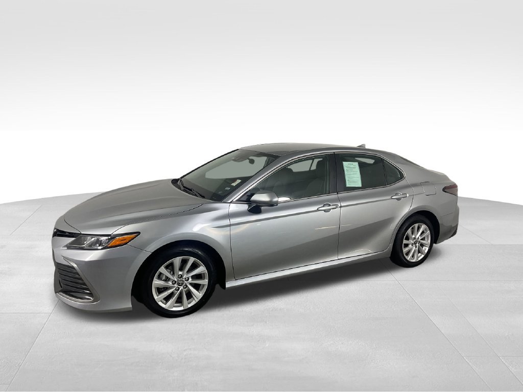 Used 2024 Toyota Camry LE FWD image 4