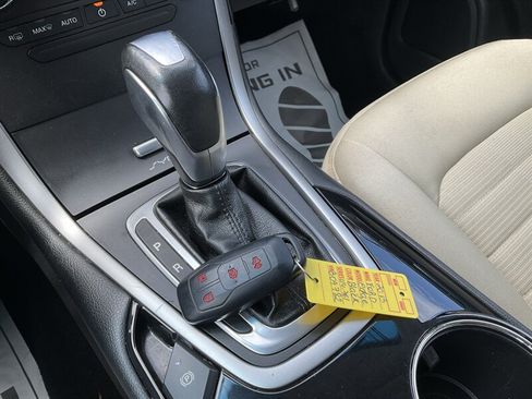 Used 2015 Ford Edge SEL FWD image 32