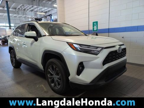 Used 2022 Toyota RAV4 XLE Premium image 1