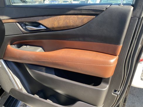 Used 2015 Cadillac Escalade Premium AWD/4WD image 25