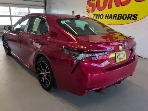 Used 2024 Toyota Camry SE image 3