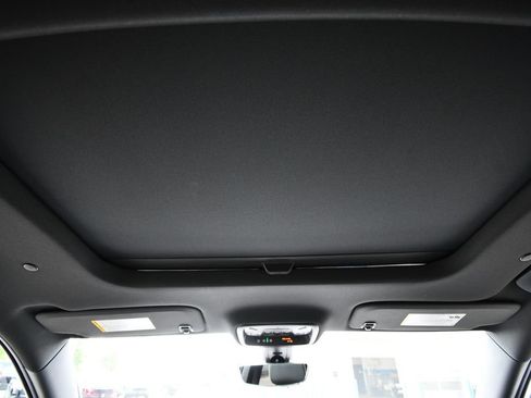 Used 2023 Chevrolet Traverse Premier AWD/4WD image 18