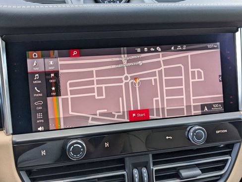 Certified 2026 Porsche Macan AWD/4WD image 18