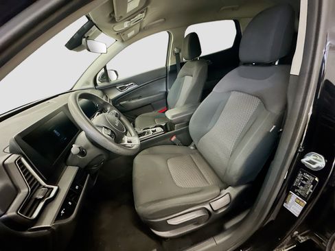 Used 2024 Kia Sportage LX image 13