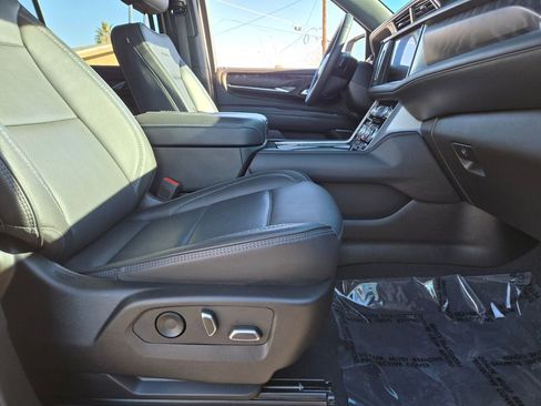 Used 2023 GMC Yukon Denali image 17
