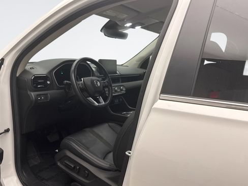 Used 2025 Honda Pilot EX-L image 10