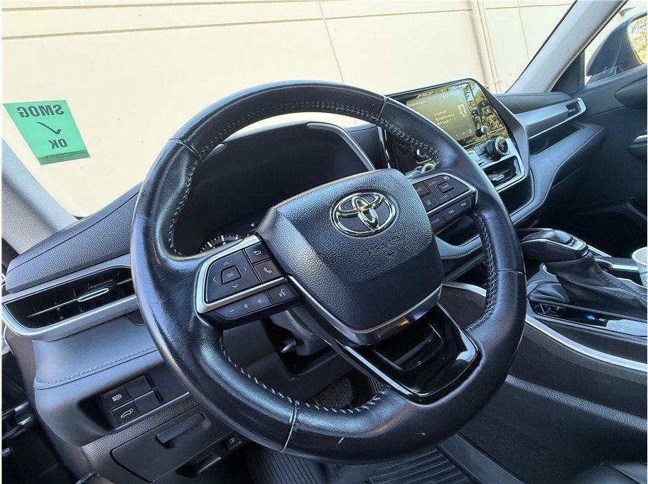 Used 2021 Toyota Highlander XLE AWD/4WD image 8