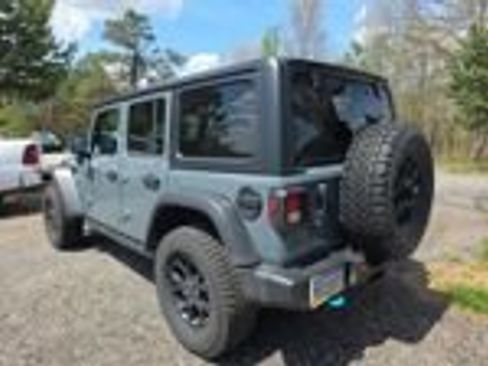 Used 2024 Jeep Wrangler Willys image 7