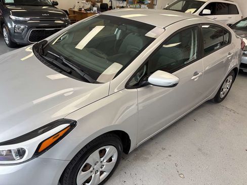 Used 2018 Kia Forte LX FWD image 5