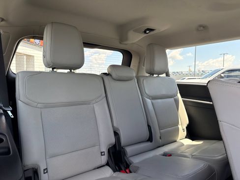 Used 2025 Ford Expedition Max Platinum AWD/4WD image 9