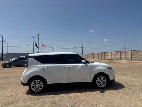 Used 2024 Kia Soul LX FWD image 24