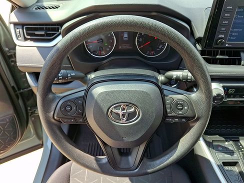 Used 2021 Toyota RAV4 XLE w/ Convenience Package FWD image 19