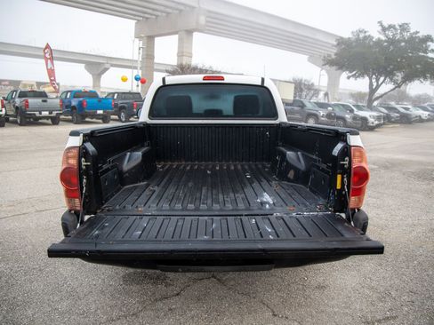 Used 2014 Toyota Tacoma 2WD Regular Cab image 12