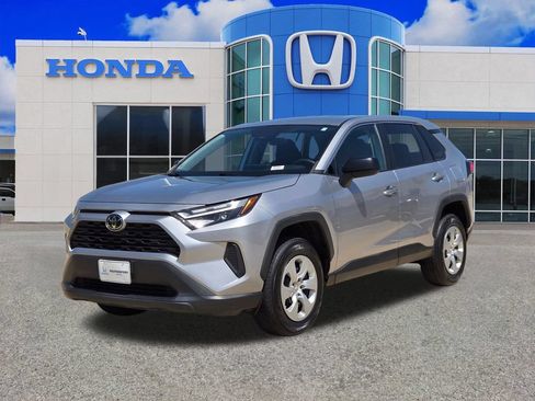 Used 2023 Toyota RAV4 LE FWD image 7