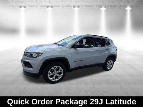 Used 2024 Jeep Compass Latitude AWD/4WD image 3