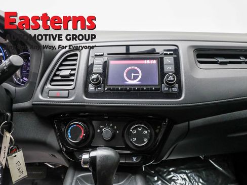 Used 2018 Honda HR-V LX image 12