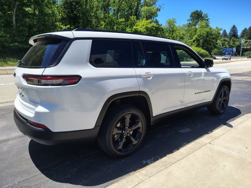 Certified 2024 Jeep Grand Cherokee L Laredo AWD/4WD image 5
