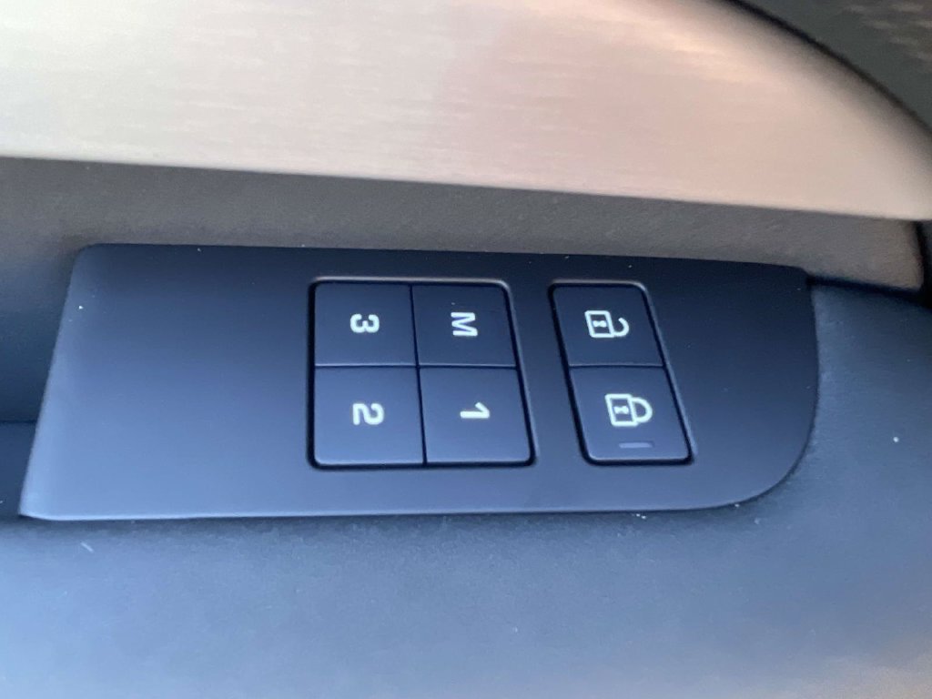New 2026 Land Rover Discovery Limited Edition AWD/4WD image 26
