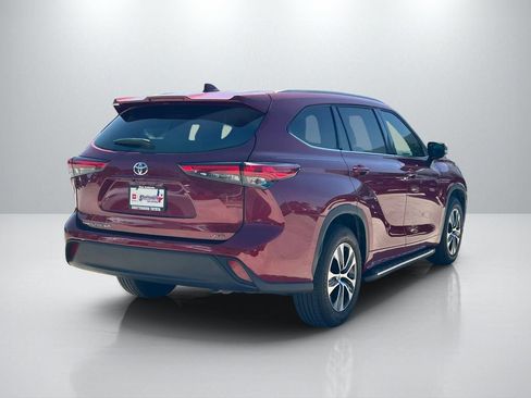 Used 2022 Toyota Highlander XLE FWD image 5