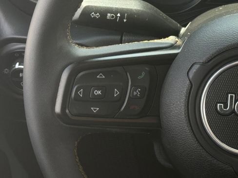 Used 2025 Jeep Gladiator Mojave AWD/4WD image 16