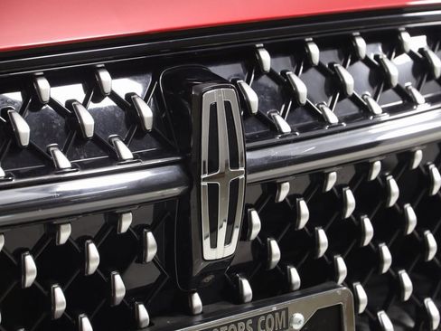 Used 2025 Lincoln Nautilus Premier image 16