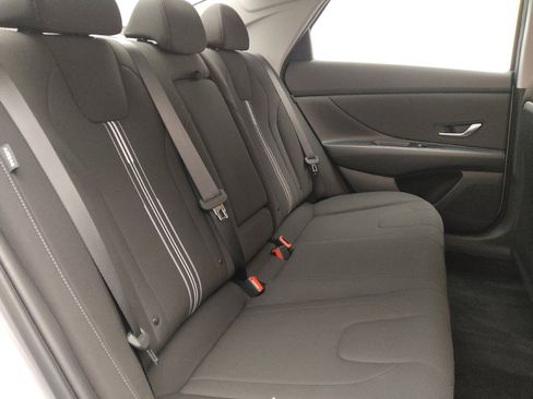 Used 2025 Hyundai Elantra SEL image 19