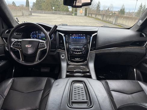 Used 2016 Cadillac Escalade ESV Platinum image 28